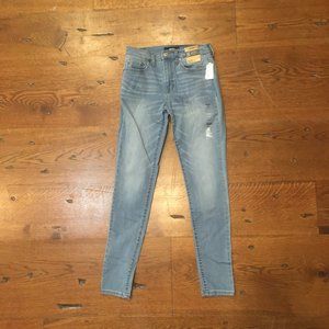 High Rise Aero Jegging seriously stretchy Jeans. Size: 6 Long.
